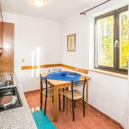 Apartments Mirjana Pula Bagian luar foto