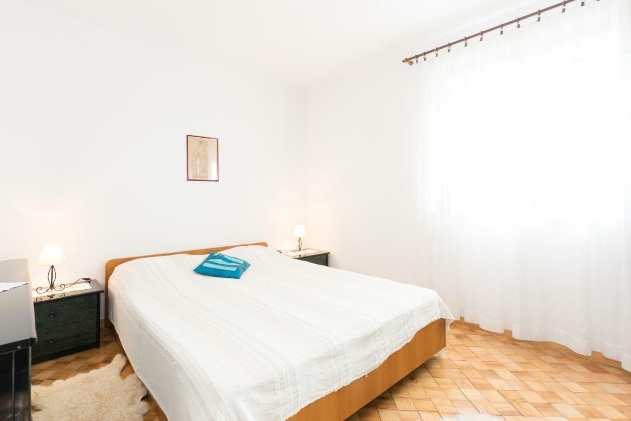 Apartments Mirjana Pula Bagian luar foto