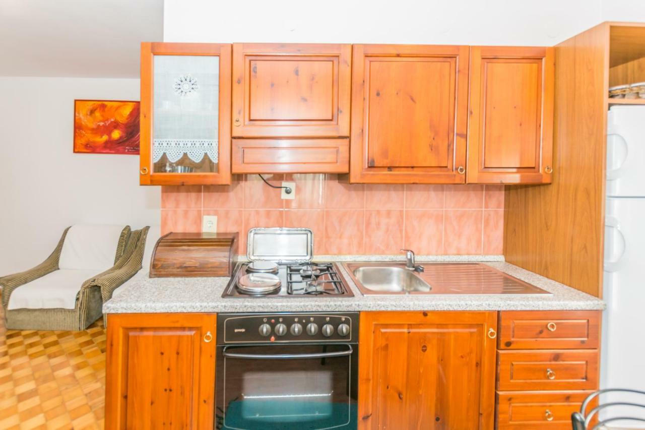 Apartments Mirjana Pula Bagian luar foto