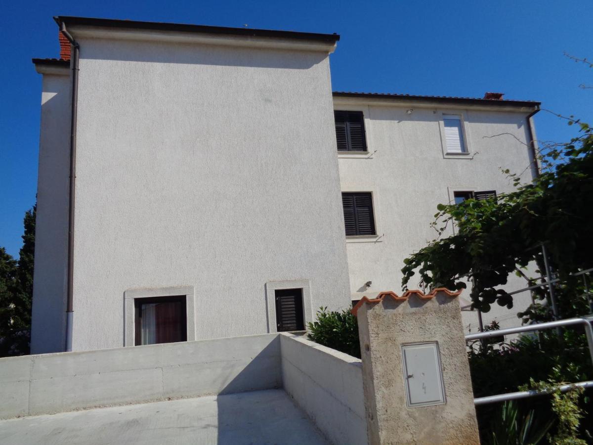 Apartments Mirjana Pula Bagian luar foto